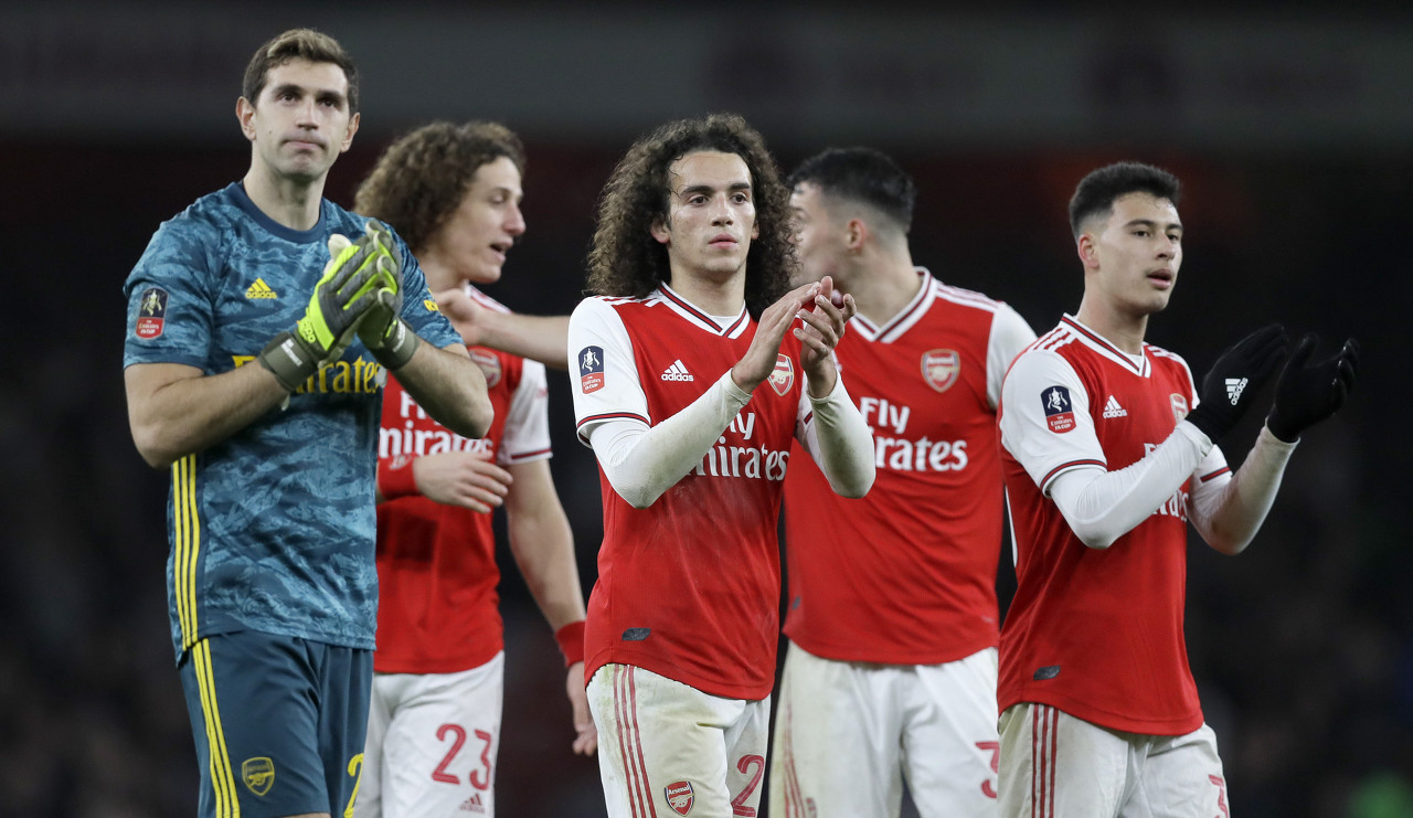 你的队徽不配出现在我的球场！细数桑德兰与纽卡的恩怨情仇（这枚队徽别踏入我的主场：盘点桑德兰与纽卡的百年宿怨）