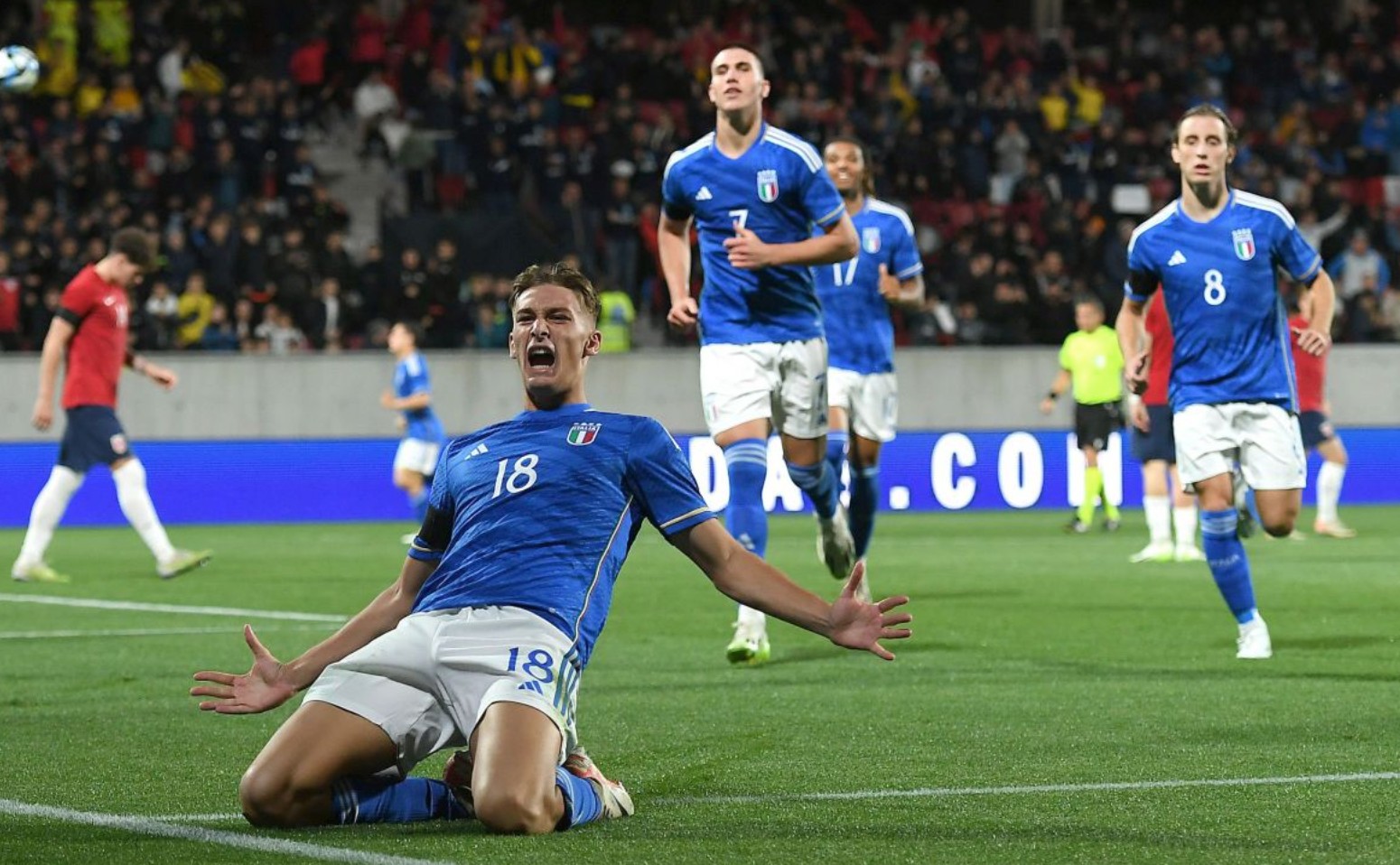 埃弗顿遭遇三连败，莫耶斯：对阵曼联我希望球员们做出回应（埃弗顿三连败，莫耶斯：战曼联必须给出回应）