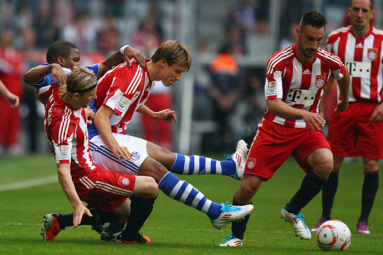 外媒：下赛季欧冠联赛阶段用球将采用白+薄荷绿+紫创新配色（外媒称：下赛季欧冠联赛阶段比赛用球将启用白、薄荷绿与紫的全新配色）