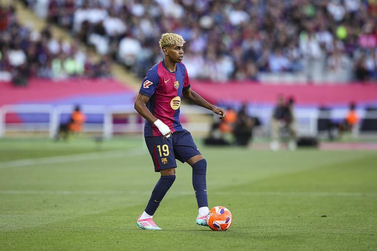 转会新动态！王牌外援签深圳，国脚中卫转投升班马，港脚选择国安（转会速递：王牌外援加盟深圳，国脚中卫投奔升班马，港脚签约国安）