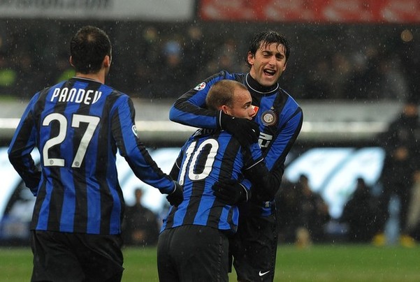 博主：在本轮英超艰难战胜狼队后，赖斯向着队友大发雷霆（博主爆料：英超险胜狼队后，赖斯怒斥队友）