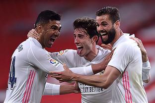 门将整场都在上演神迹（门将全场神勇发挥）