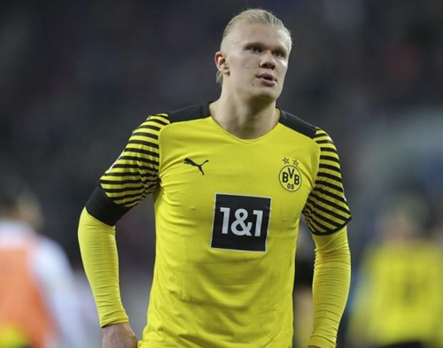 成都蓉城教练组现场观战中韩战，徐正源、金亨镒在场（成都蓉城教练组现身中韩之战现场，徐正源、金亨镒到场观战）