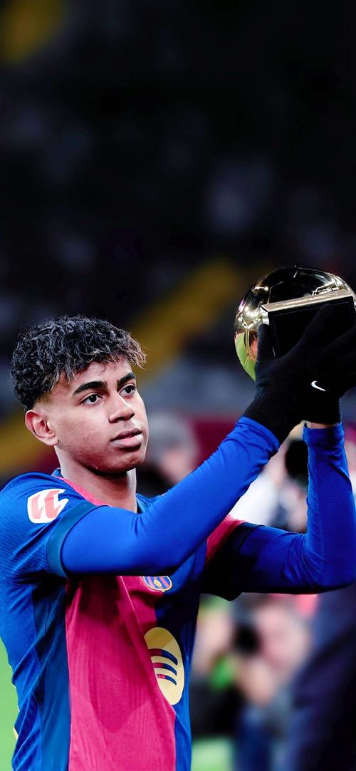 半场：科莫1-0萨索洛，杜维卡斯破门，尼科-帕斯倒钩射门被扑（半场战报：科莫暂1-0萨索洛，杜维卡斯建功，尼科-帕斯倒钩被扑出）