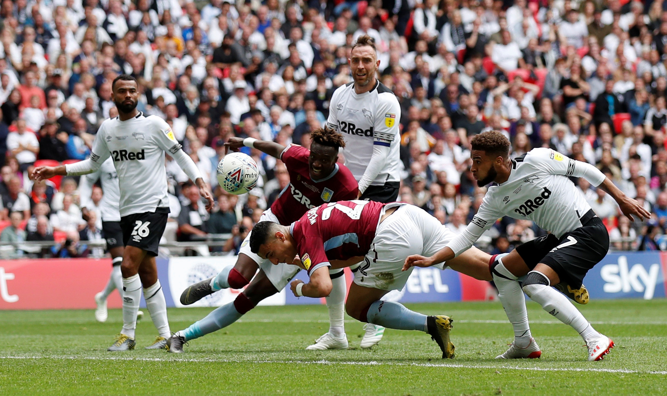 相差7.2公里，曼城全队跑动119公里，皇马跑动111.8公里（曼城全队跑动119公里领先皇马111.8公里，差距7.2公里）