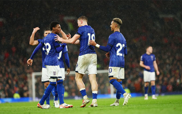 费内巴切门将利瓦科维奇自租借加盟赫罗纳以来，还没...（自租借加盟赫罗纳后，费内巴切门将利瓦科维奇至今仍未...）